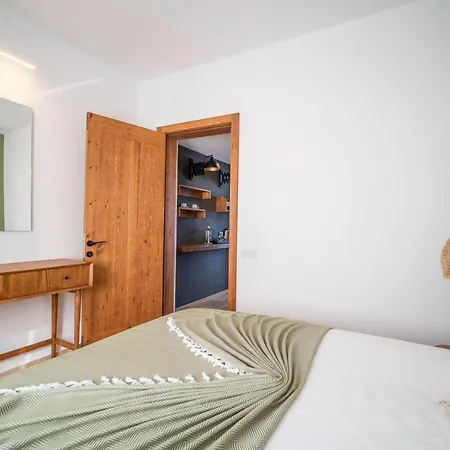 Yali Suites Bed and Breakfast *